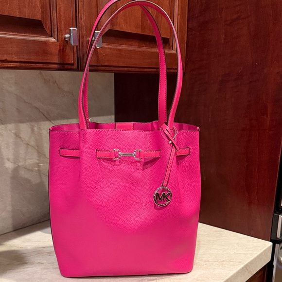 Michael Kors NWT Fuchsia Carson Pebbled Leather Tote Bag - Picture 3 of 8